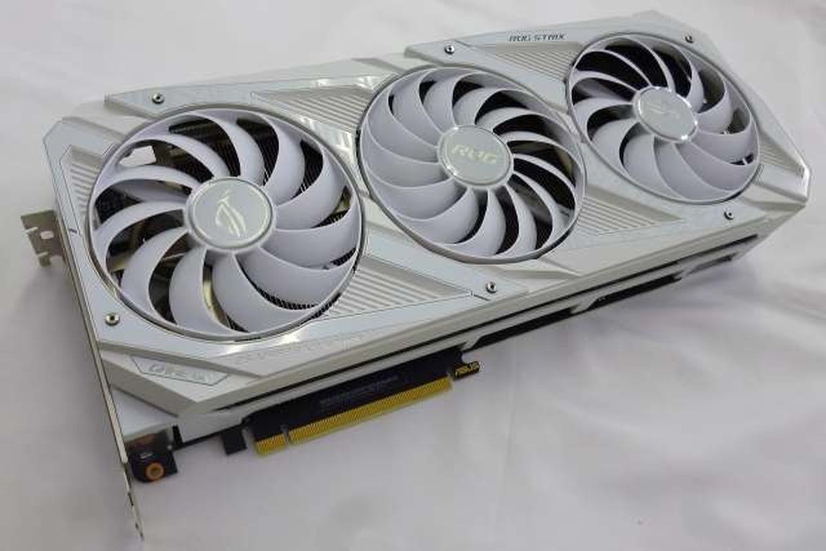 ASUS ROG STRIX GeForce RTX 3080 ホワイトED Amazon.com: ASUS ROG STRIX NVIDIA GeForce RTX™ 3080 White OC