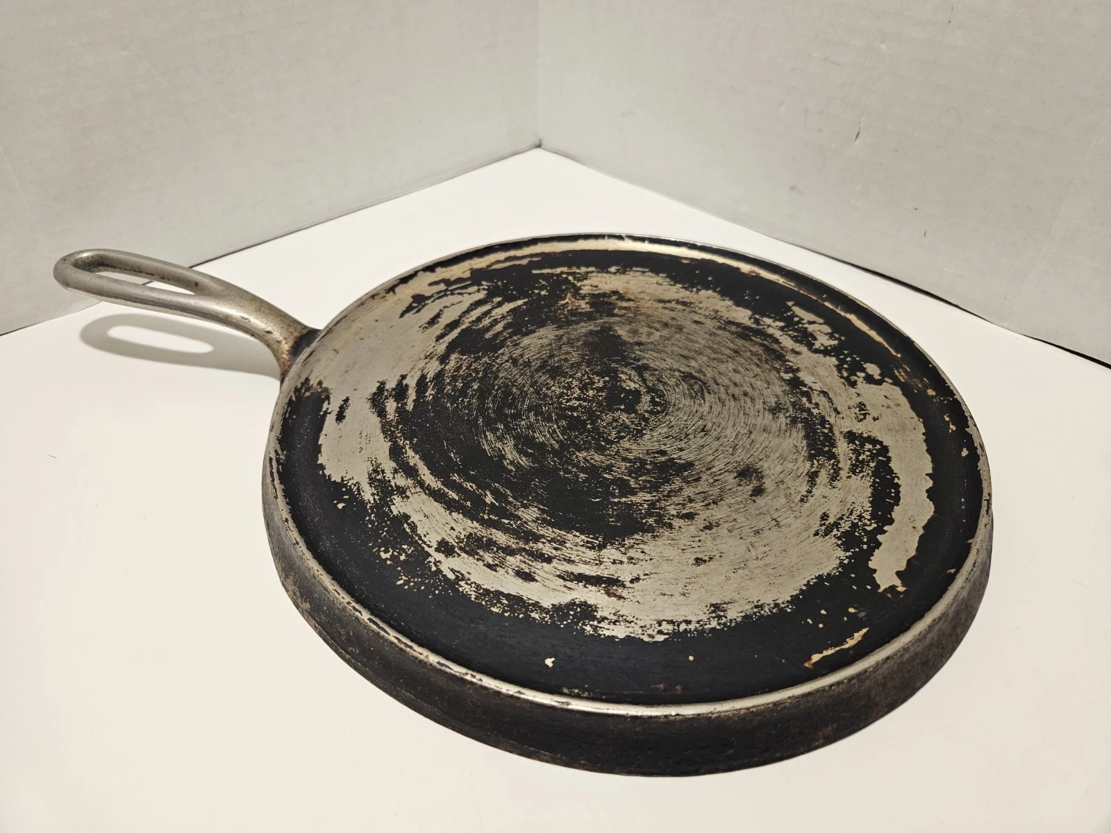 Vintage Wagner Ware Sidney -O- 1109-B Cast Iron 10.5 Inch Griddle