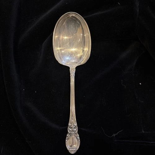 LUNT VINTAGE STERLING AMERICAN VICTORIAN LARGE OVAL Serving Spoon. No Monogram.