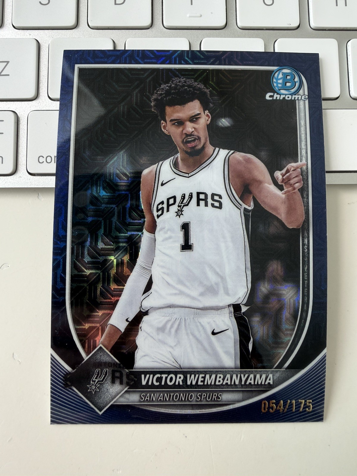 2025-26 Bowman Chrome Victor Wembanyama #BCV-143 Navy Mojo Refractor /175 Spurs