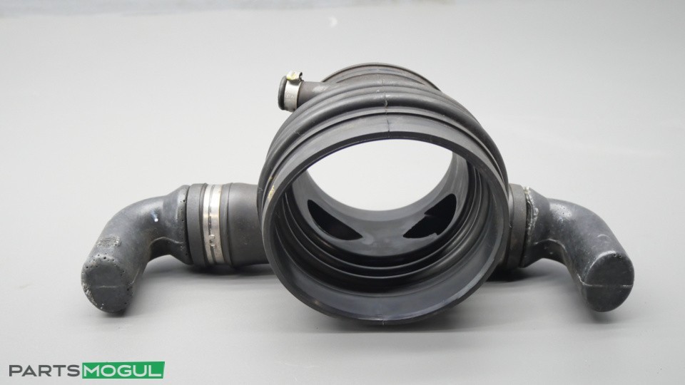 2004-2013 Maserati Quattroporte M139 Air Intake Duct Pipe Hose 215889 OEM