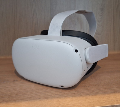 Meta Quest 2 eigenständiges VR-Headset Weiß mit 2 Controllern