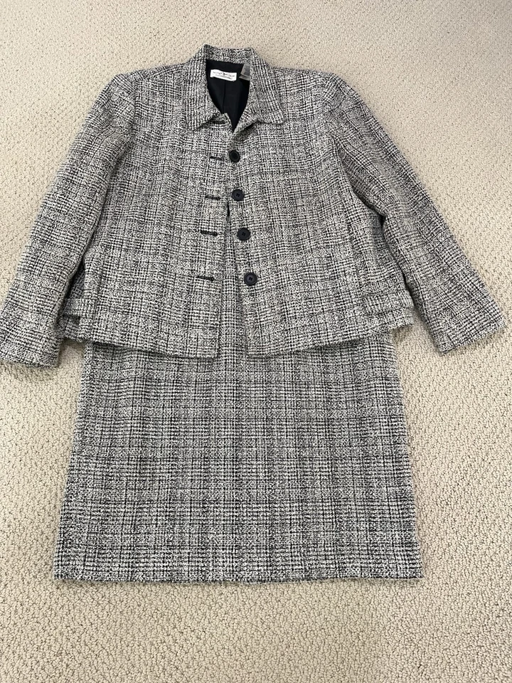 villager liz claiborne women 2- piece skirt suits size 14P - Image 3 of 4