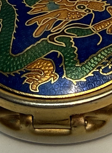 VINTAGE CLOISONNÉ GOLD TONE DRAGON PILL BOX 2”. With removable insert. - Bild 8 von 9