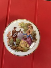 Limoges Porzellan Deckeldose mit Motiv Liebespaar Ø ca. 9 cm