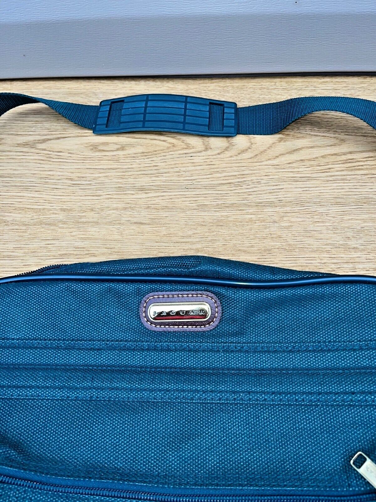 Jc Penney Company Jaguar Carry On Luggage Overnight Shoulder Bag green