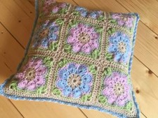 Cuscino all'uncinetto a mano "Pastelli primaverili" fatto a mano cuscino all'uncinetto 14 1/2" 
