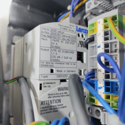        LENZE 8200 VECTOR EDK82EV222   0,25 KW   E82CV251_2C   INVERTER