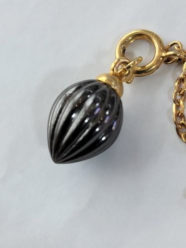 Joan Rivers Fabergé huevo DECO HEMATITA NEGRA, Dije Tono Dorado Esmalte Brillante - Imagen 2 de 3