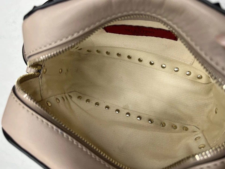 Bolsa tiracolo Valentino Garavani usada couro Rockstud câmera - Imagem 4 de 4