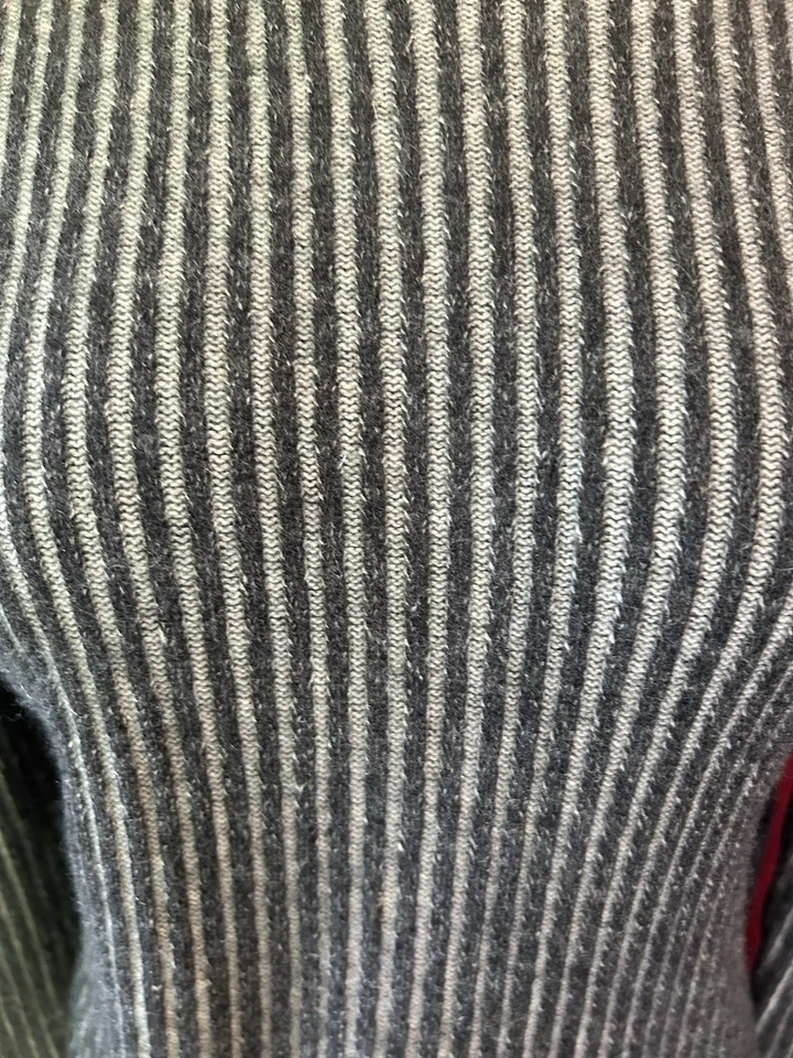 Suéter vintage Carlisle cashmere gola alta preto com nervuras gola abotoada tamanho P - Imagem 4 de 4