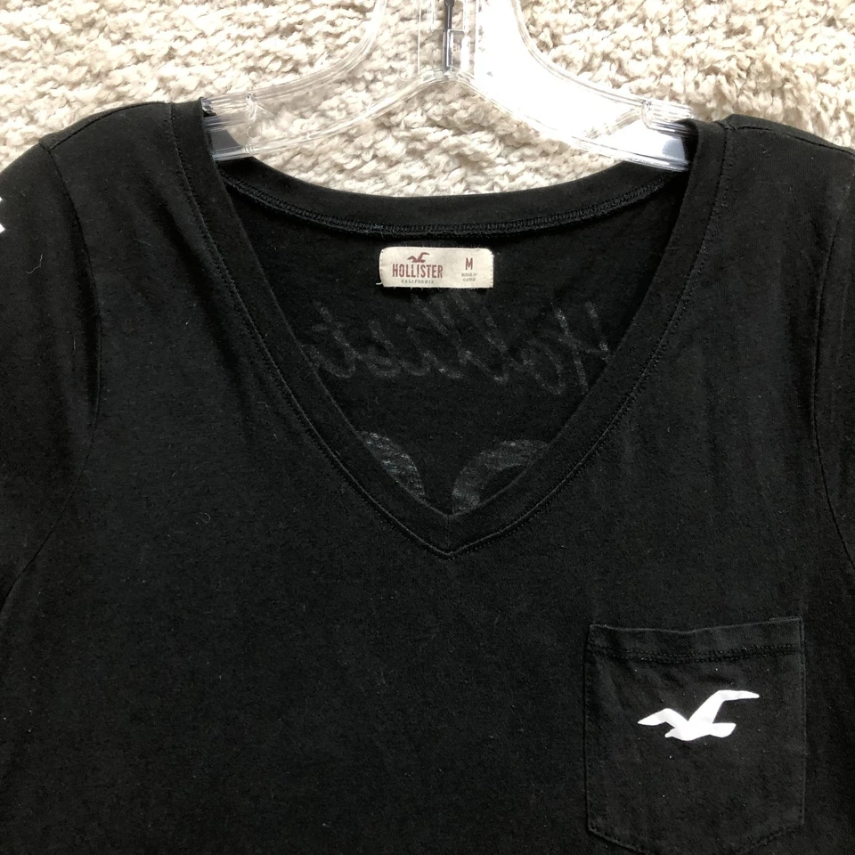 Camiseta Hollister Top Média Adulta Preta Califórnia 22 V Decote Bolso Feminina M - Imagem 2 de 4