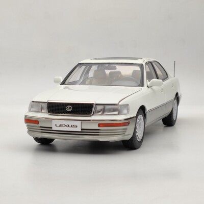 1:18 Toyota Lexus LS400 First Generation White Diecast model