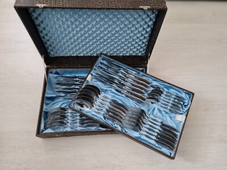 Originales 48 Teiliges DDR Besteck / Smalcalda Besteckkasten für 12 Personen !