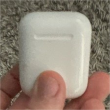 Apple AirPods 1st Gen Wireless Bluetooth In-Ear Earbuds White with Charging Case