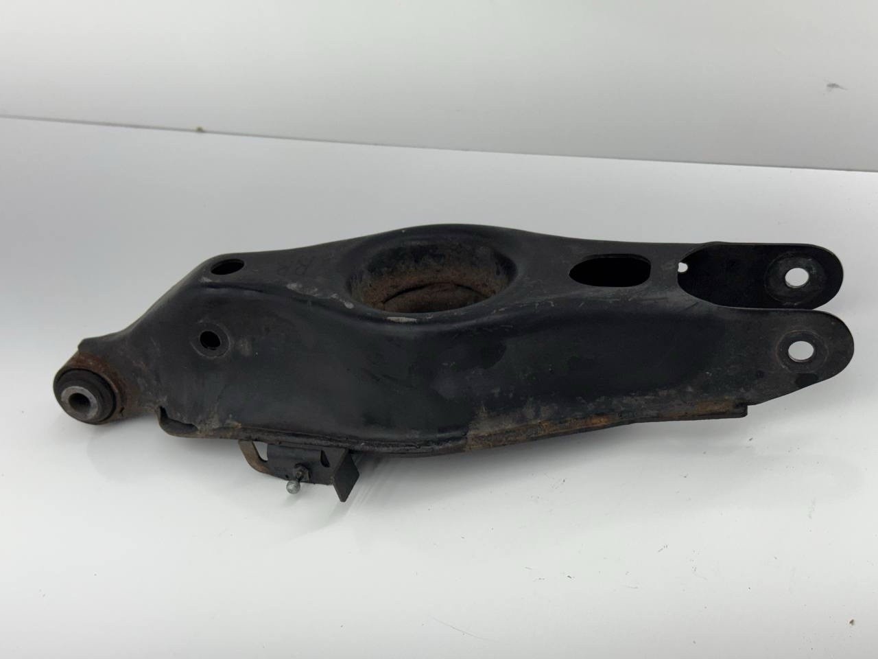 2014‑2023 Maserati Ghibli Quattroporte Rear Right Lower Control Arm 