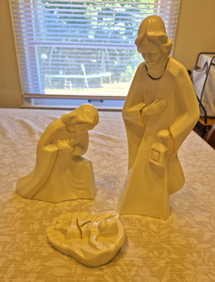 Mikasa Holy Night Nativity Set 3-Piece Fine China White KT421 Mary Joseph