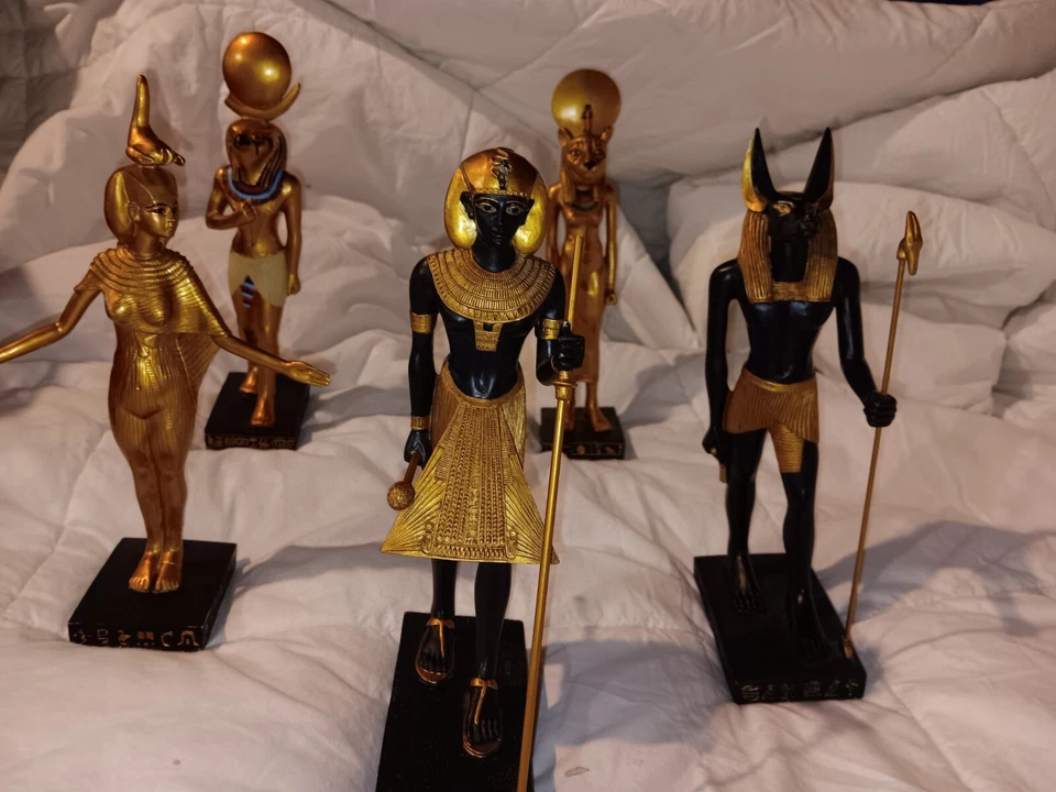 Estatuas de diseño de dioses toscanos del reino egipcio Foto 2 de 4