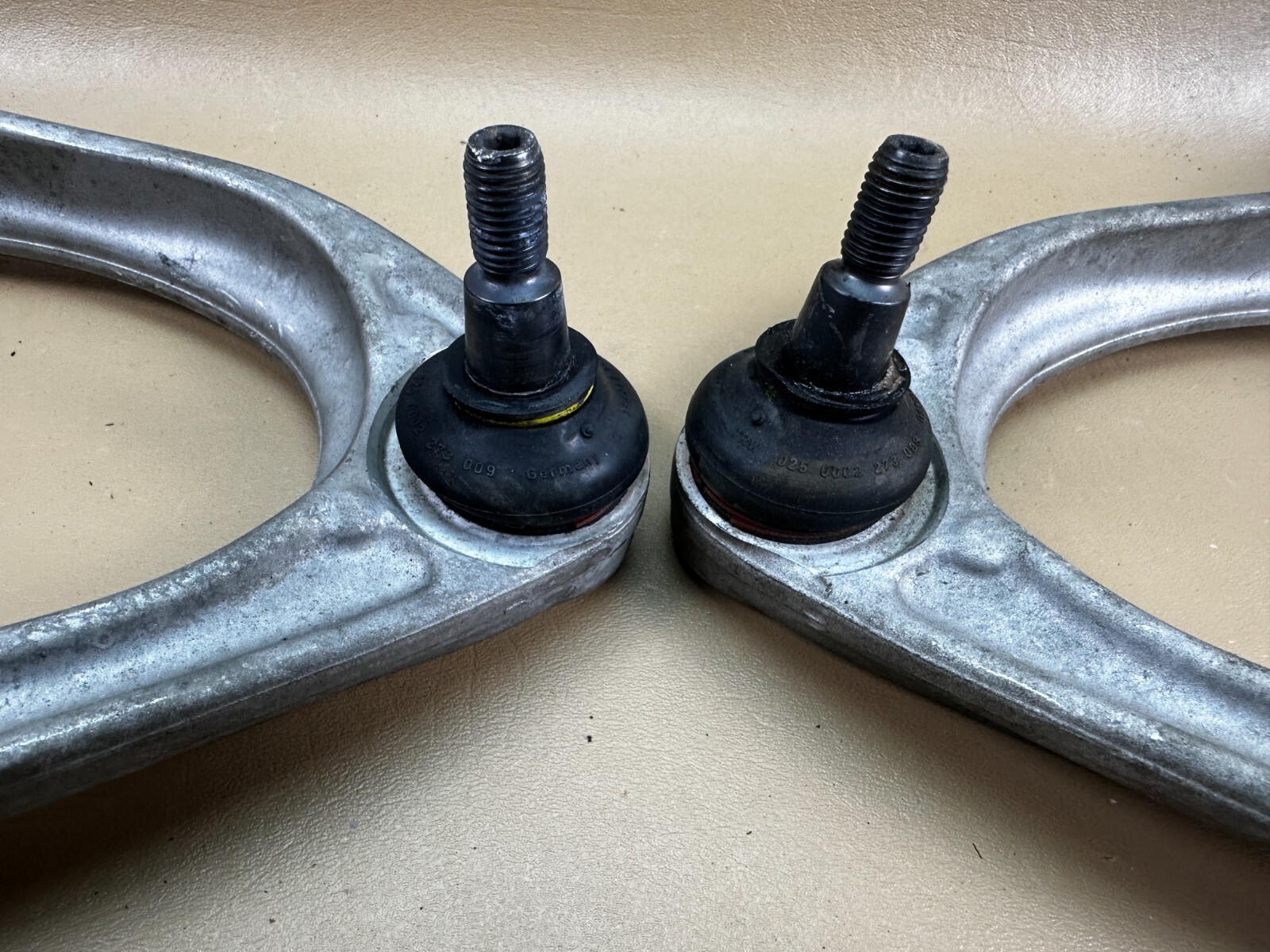 FERRARI 458 ITALIA FRONT Left Right UPPER CONTROL ARM OEM 235137