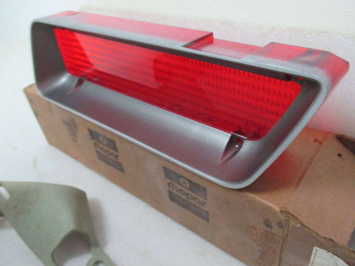 その他 lesoleil_16 Mopar NOS 1973 Plym Satellite 4 Door Right Outer Tail Lamp