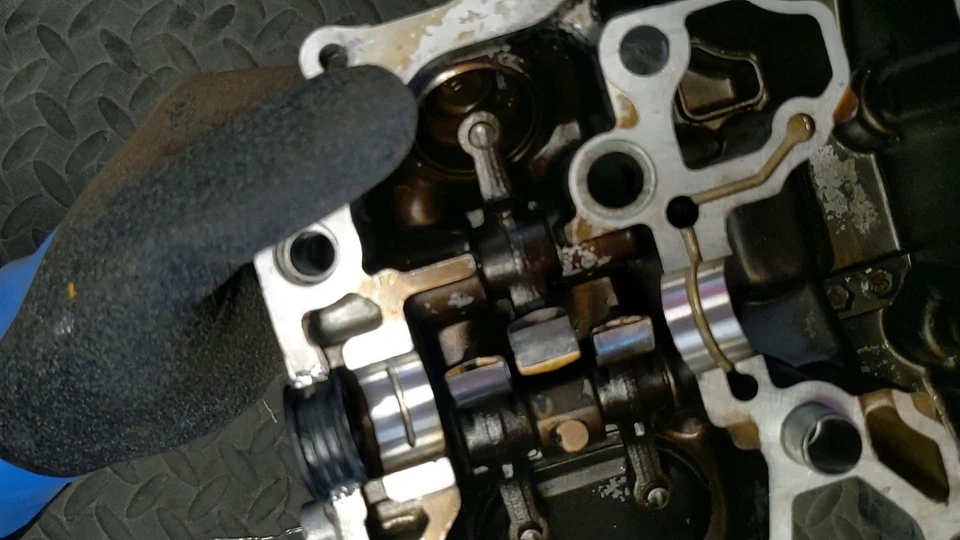 Крышка головки блока цилиндров верхнего конца двигателя VTX1300C VTX1300 Honda 12320-MEA-670 - Изображение 3 из 4