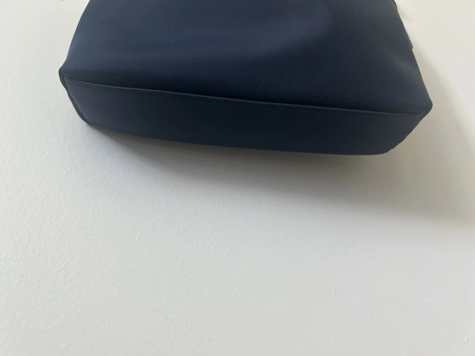 Bandolera Dooney & Bourke Wayfarer Domed usada - azul marino Foto 3 de 4