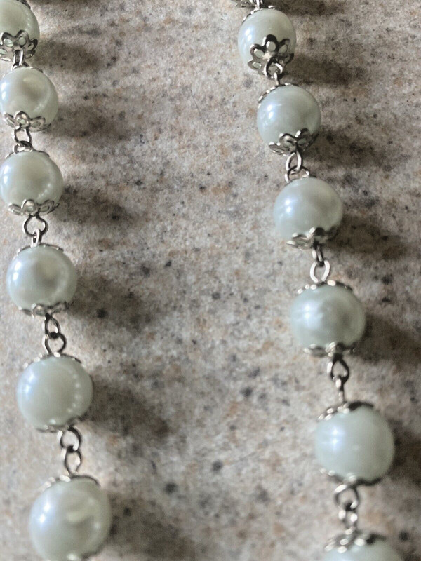 VINTAGE MINT GREEN BEADED & SILVER TONE CHAIN NECKLACE