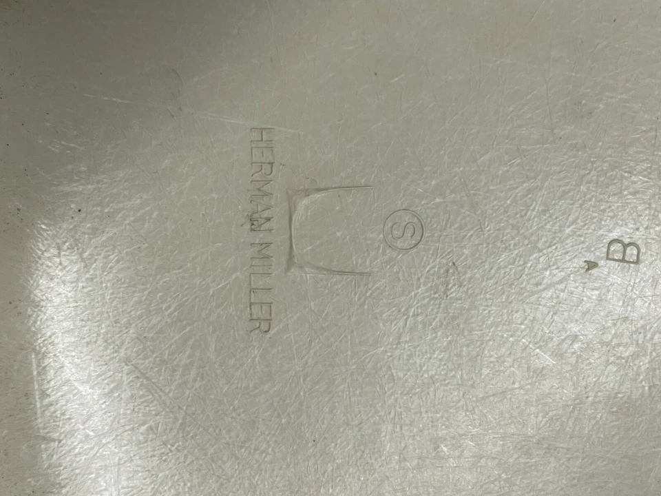 Silla giratoria de fibra de vidrio moldeada Herman Miller Blue Hopsack Eames Shell MCM Foto 4 de 4