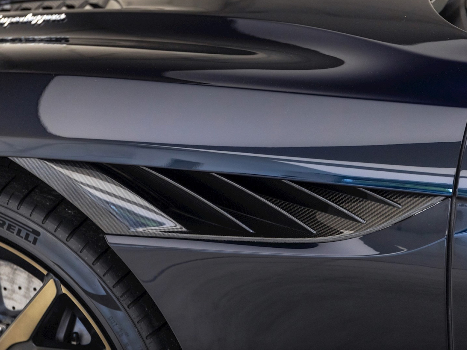 Aston Martin DBS Superleggera Gloss Finish Carbon Fiber Fender Louvres Vents