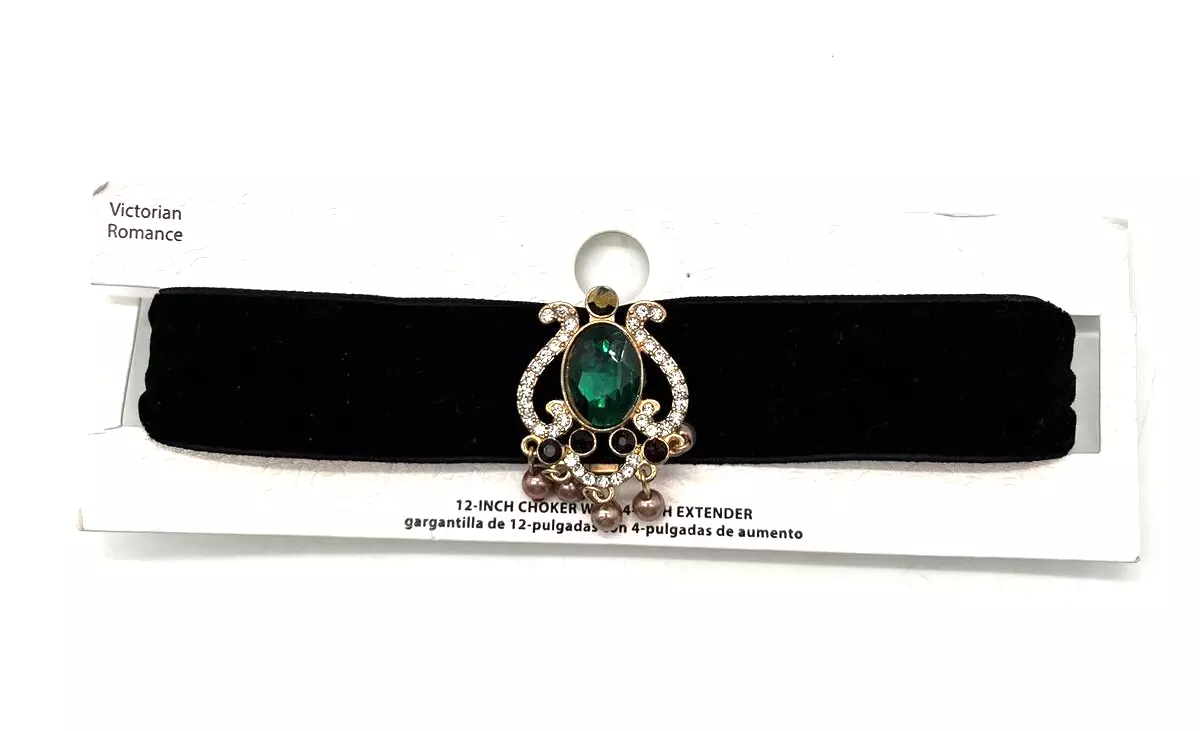 Green velvet deals choker necklace