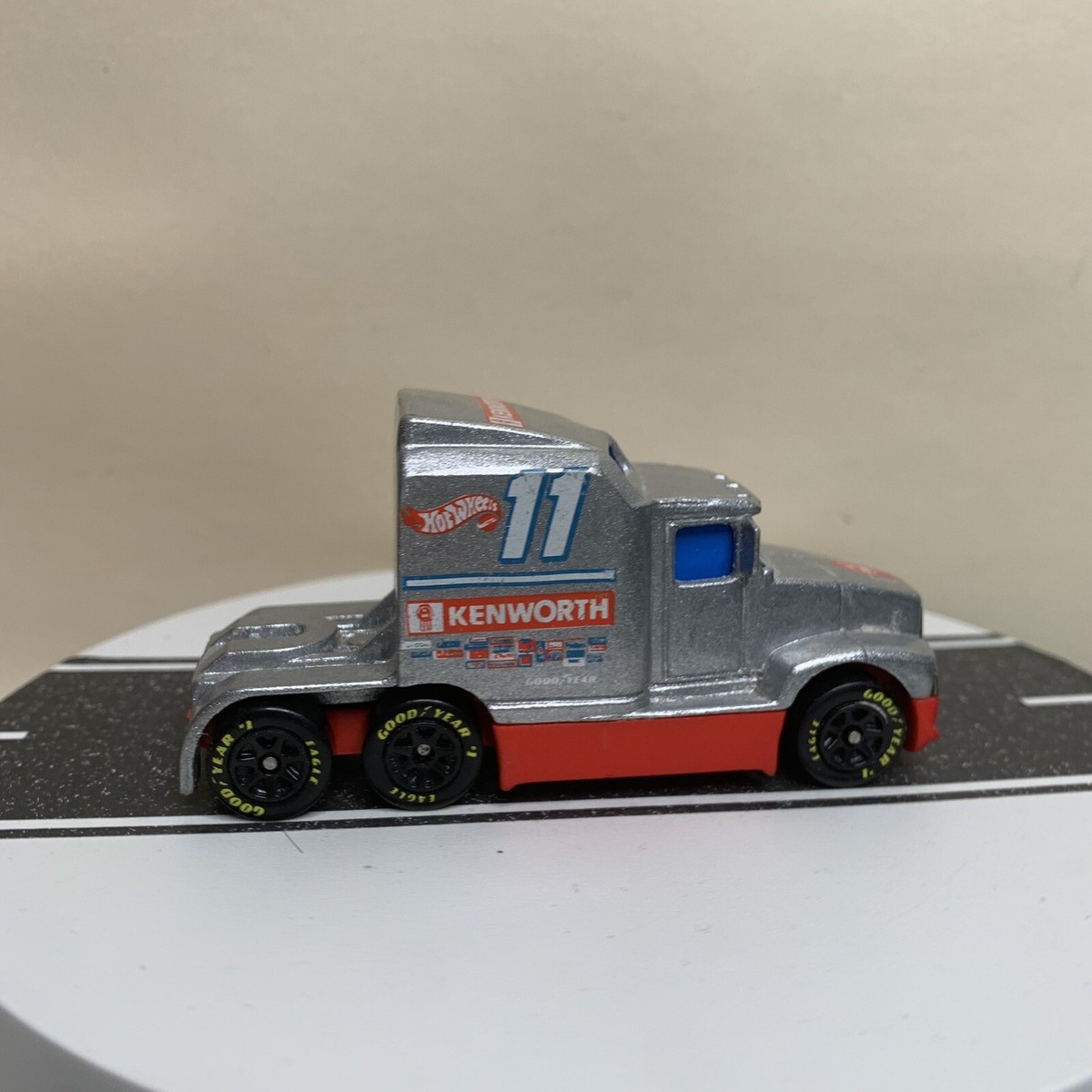 1996 Hot Wheels HW Race Truck Series 2/4 KENWORTH T600 '79 Big Rig