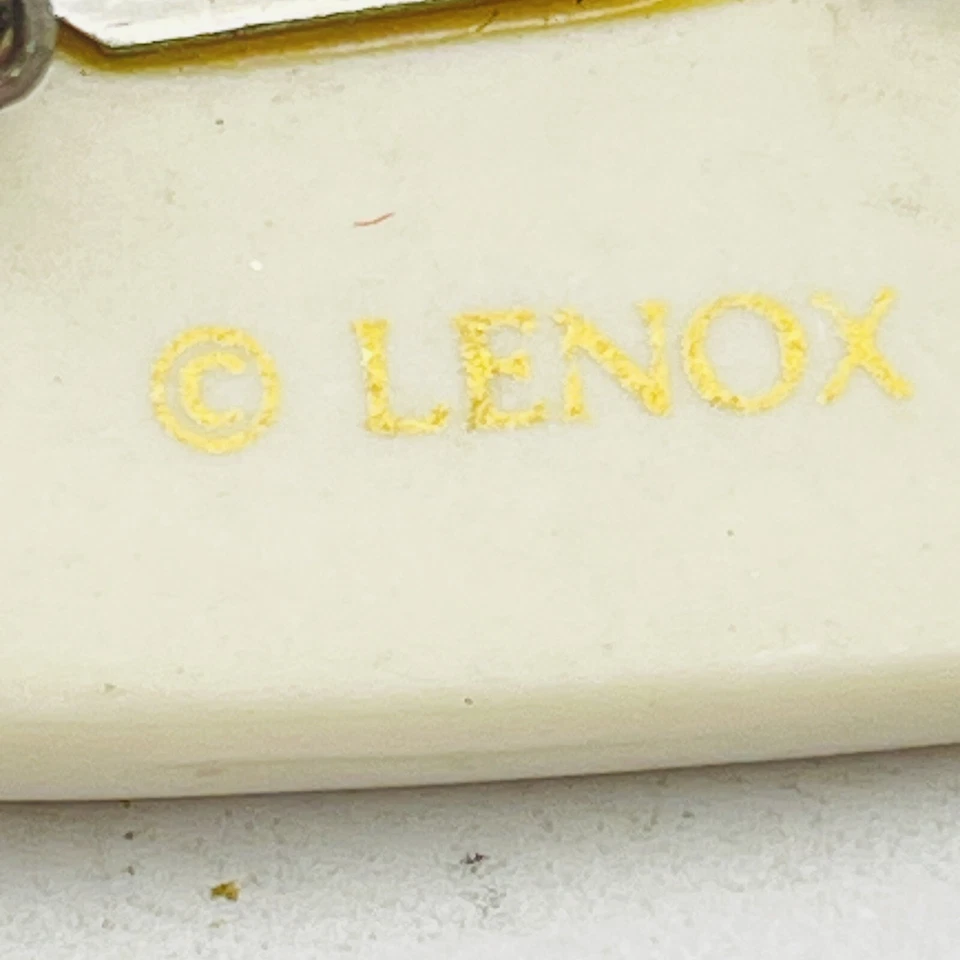 Broche Trineo LENOX Porcelana Blanca Cristales Contorno Dorado Santa Vacaciones de Invierno Foto 4 de 4