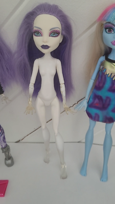 Monster High Dolls Picture Day Draculaura, Spectra Vondergeist ...