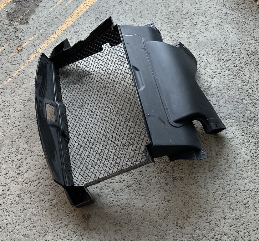 2014-2021 Maserati Quattroporte Front Radiator Support Grille Air Duct 670001328