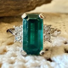 Avon Sterling Silver Emerald Cut Green Emeral...