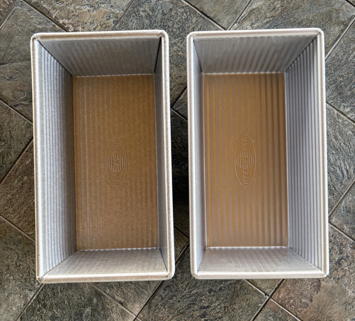 Set of 2 USA Pan Nonstick Loaf Pan 1 lb 4.5”x8.5”x2.75” Aluminized Steel
Opens in a new window or ta