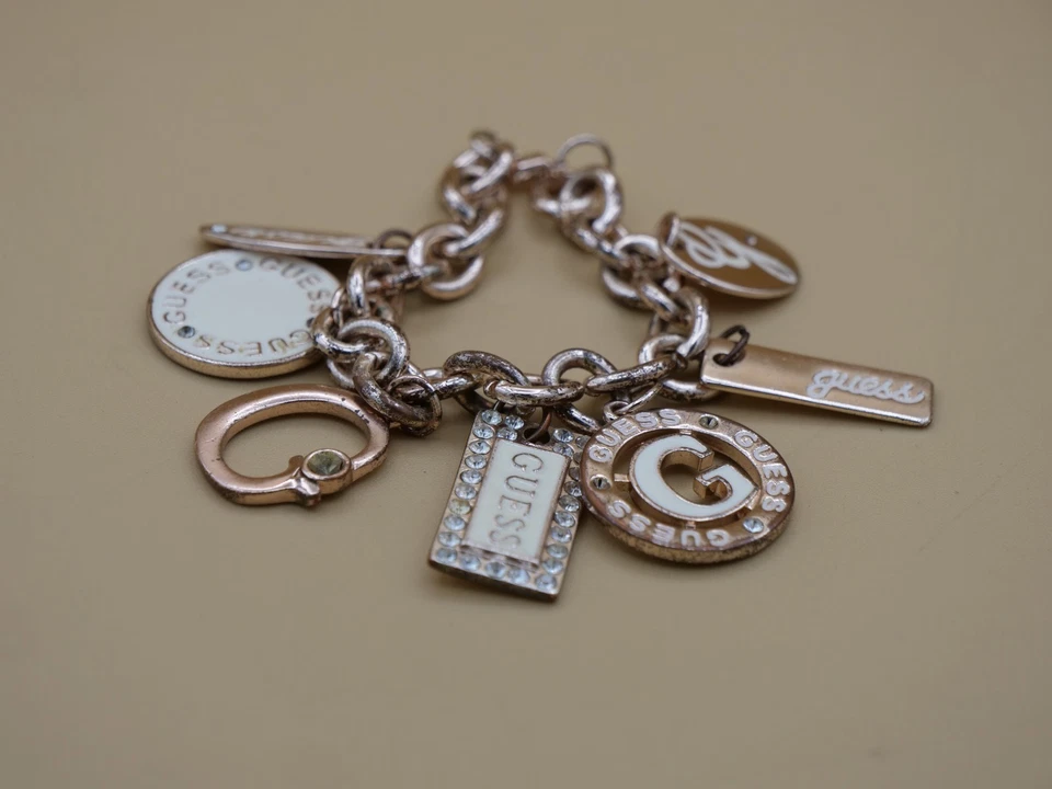 Pulsera Guess Jewerly Mujer Dije Tono Dorado 6" Foto 2 de 3