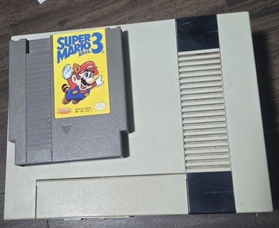 Nintendo NES-001 1985 Original With Super Mario 3 Game