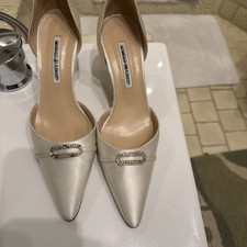 manolo blahnik 39.5 Ivory Silk Satin Pumps Crystals