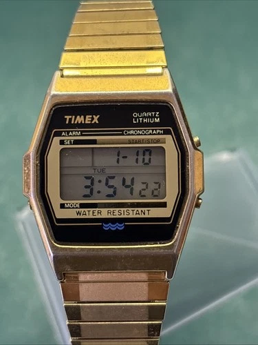 VINTAGE LUXURY GOLDEN TONE  DIGITAL ALARM CHRONOGRAPH MEN'S WATCH "TIMEX" T 40