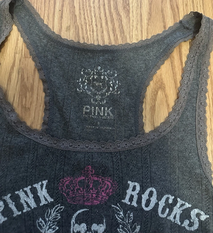 Camiseta sin mangas de guitarra Victoria’s Secret rosa vintage gris rosa calavera hueso cruzado S Foto 4 de 4
