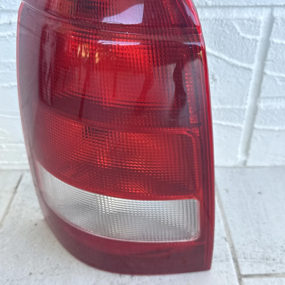 Saturn LW200 LW300 2003 2004 vagón conductor izquierda izquierda luz trasera lámpara luz trasera Foto 2 de 4