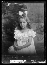 Photo:Unidentified Young Girl Portrait Bow Dress circa 1873 to 1916