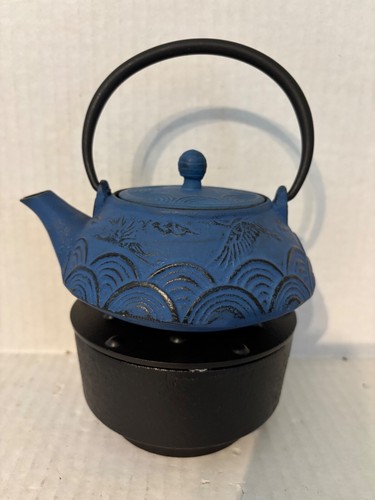 CHINESE 12 PC. CAST IRON BLUE TEA SET, TEAPOT, WARMER AND CUPS AND SAUCERS - Picture 5 of 24