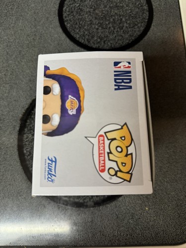 Funko Pop! NBA Los Angeles Lakers Santa Fanatics Exclusive - Picture 3 of 3