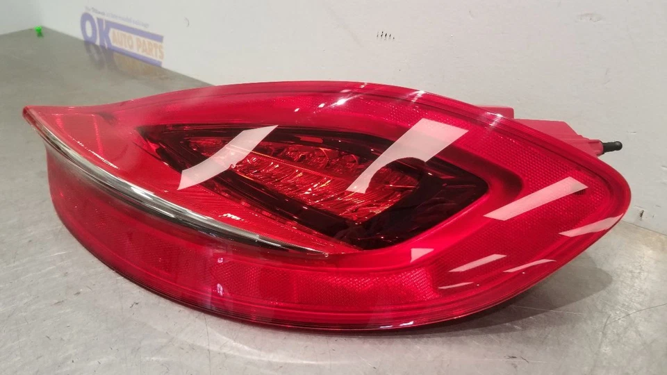 15 PORSCHE CAYMAN S 981 LUZ TRASERA PASAJERO DERECHO Foto 3 de 4