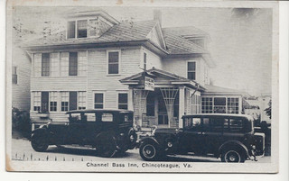 OLD CHINCOTEAGUE VA VISTA DEL CANALE BASS INN HOTEL DUE AUTO PULITE DAVANTI