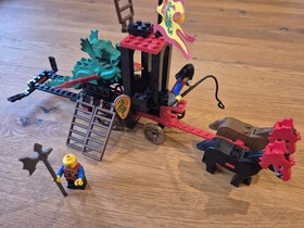 LEGO Castle: Dragon Wagon (6056) Dragon Wagon