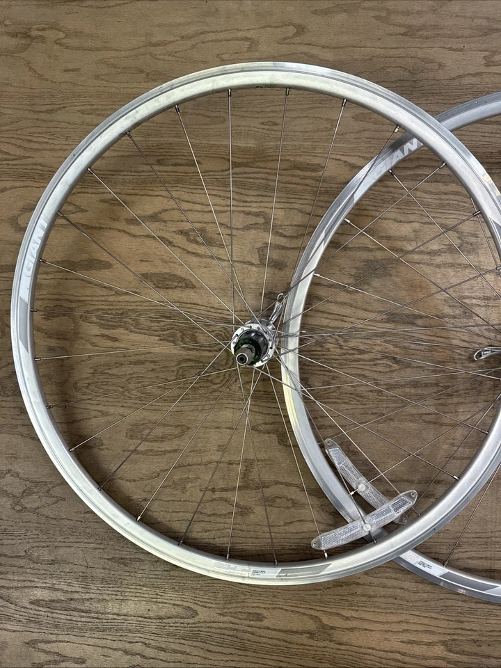 Juego de ruedas de bicicleta de carretera Giant P-R2 700c 130/100 mm QR 8-10 velocidades freno de llanta plateado Foto 2 de 4