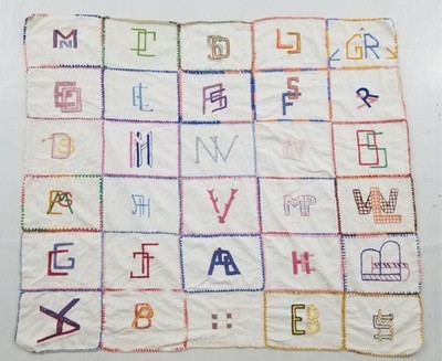 Vintage traditionelle Volkskunst handgesticktes Alphabet Muster 107x92cm